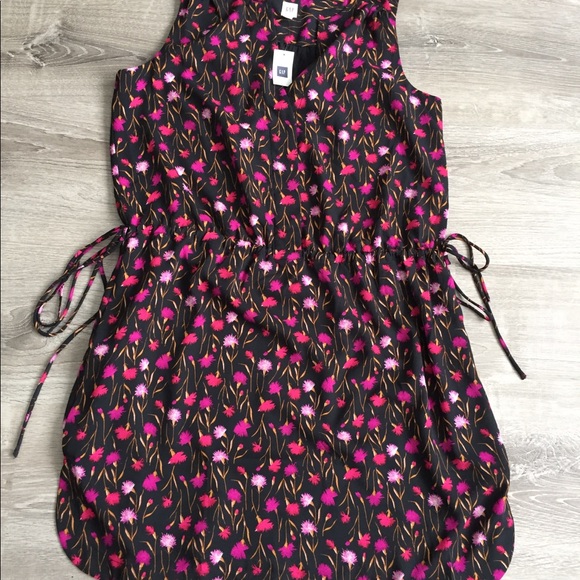 GAP Dresses & Skirts - NWT GAP dress size small